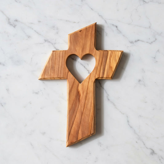 Olivenholz Wandkreuz mit Herz ❤️ – Handgeschnitzt & Bedeutungsvolles Geschenk