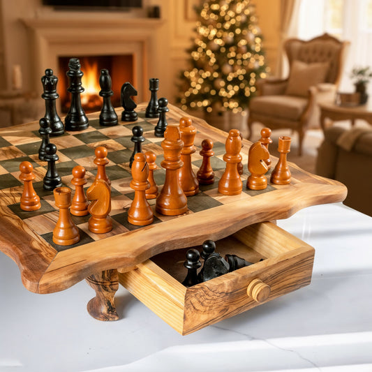 Handgefertigtes Olivenholz Schachspiel mit Wellenrand & rustikalen Beinen
