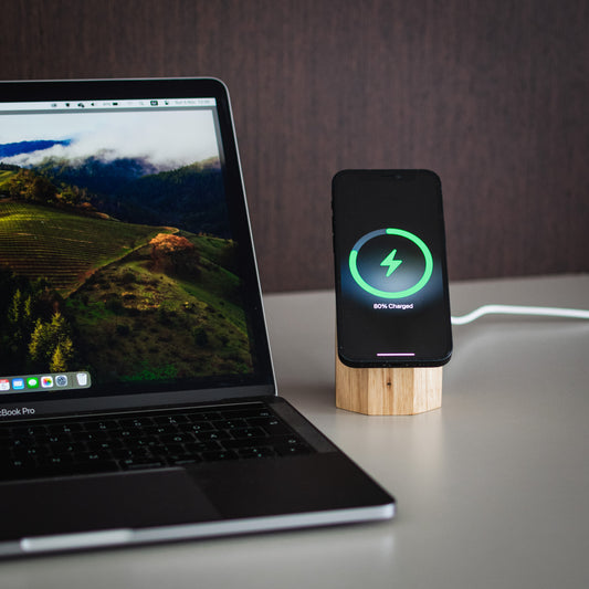 Wooden MagSafe Wireless Charger – Qi2 Schnellladegerät ⚡📱