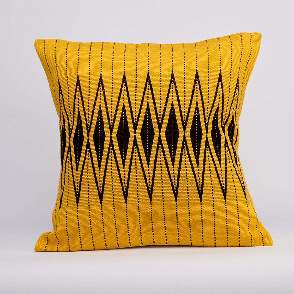 🛋️ Kissenbezug „NAGA“ Gelb/Schwarz (Set von 2) – Handgewebt & nachhaltig 🌿