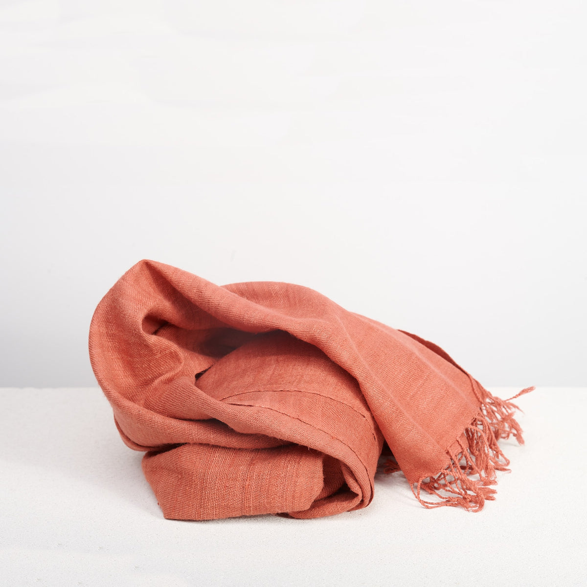Timeless Silk – Pfirsichfarbener Eri Seidenschal 🌿✨