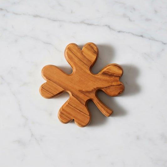 Kleeblatt als Glücksbringer aus Olivenholz – Handgeschnitzt aus Bethlehem